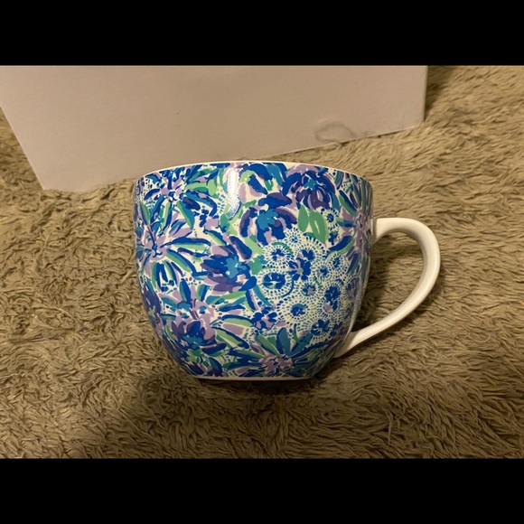 Beautiful designed ceramic set of Lilly Cups - Picture 7 of 7